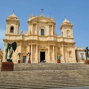Flower House Noto